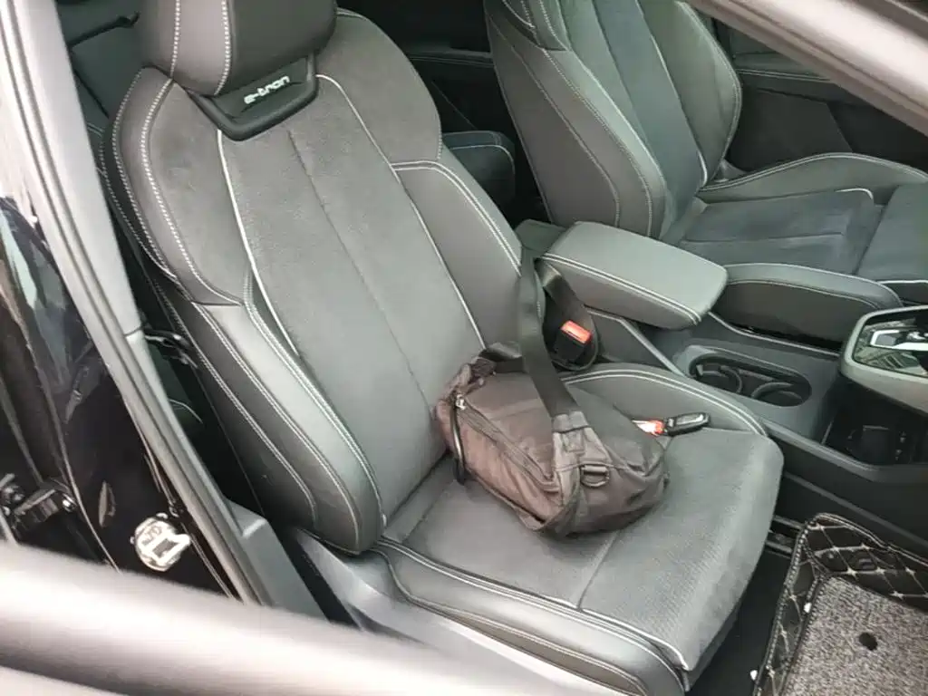 Фото 25 - Audi Q5 e-tron