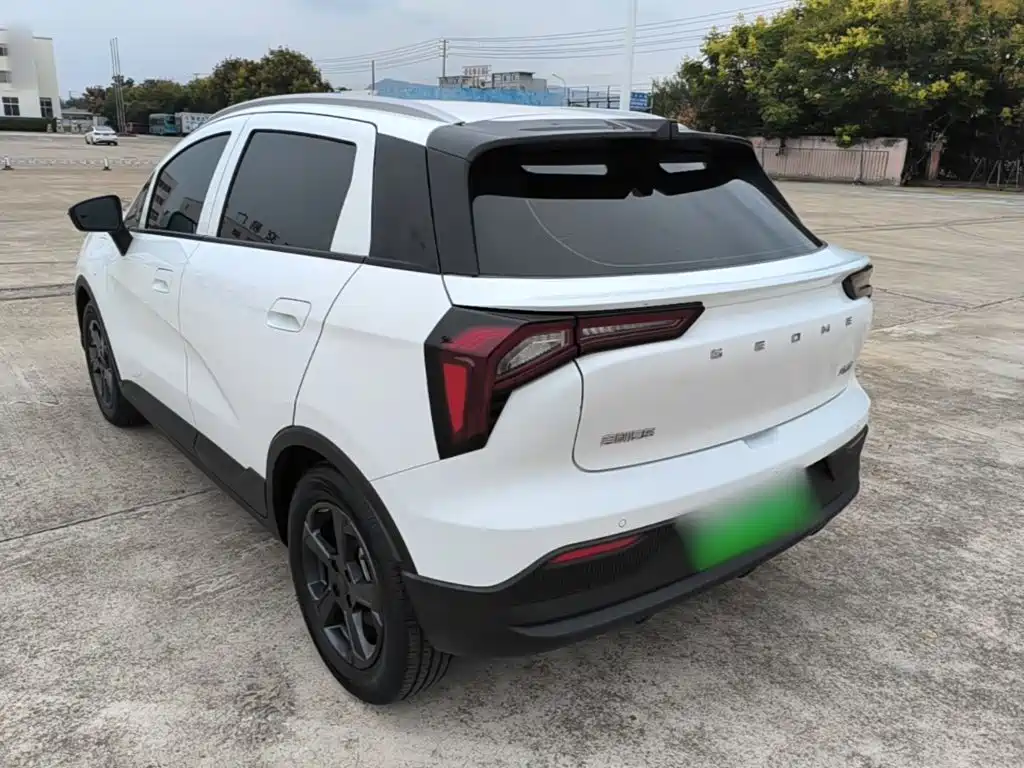 Фото 5 - Geely Geometry E Firefly