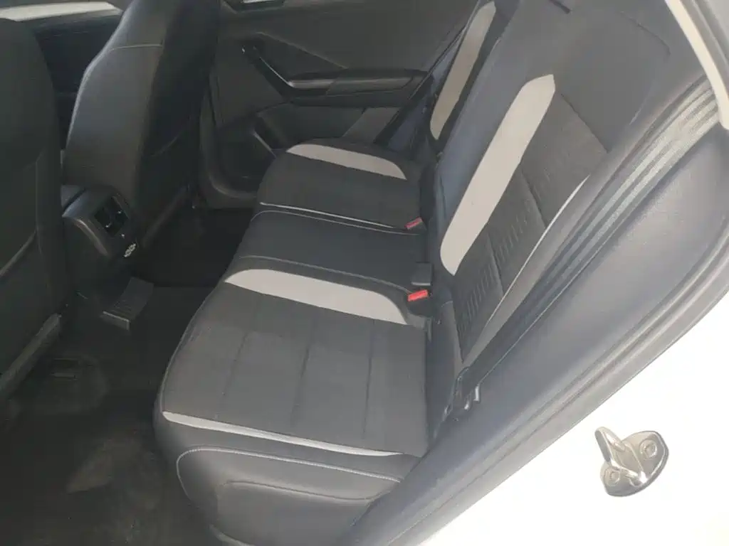 VOLKSWAGEN T-ROC EXPLORING SONGS