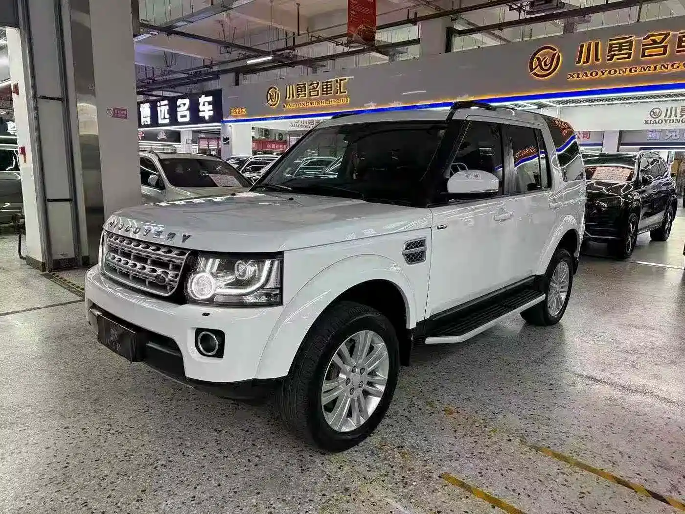Land Rover Discovery 2016 3.0 SC V6 HSE фото 3