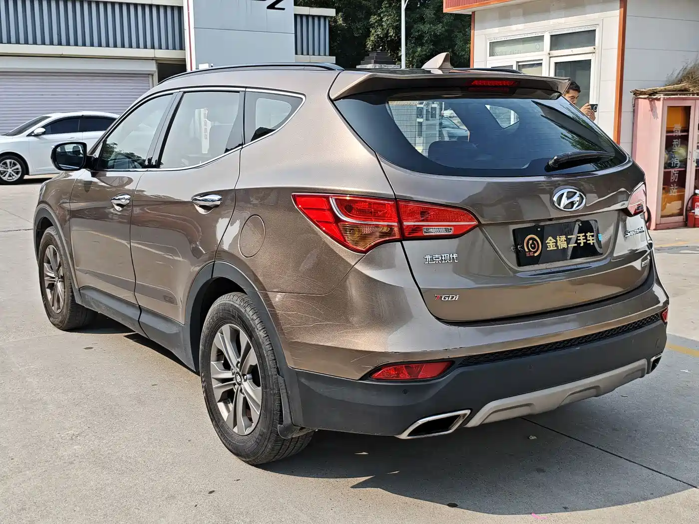 Фото 2 - Hyundai Santa Fe