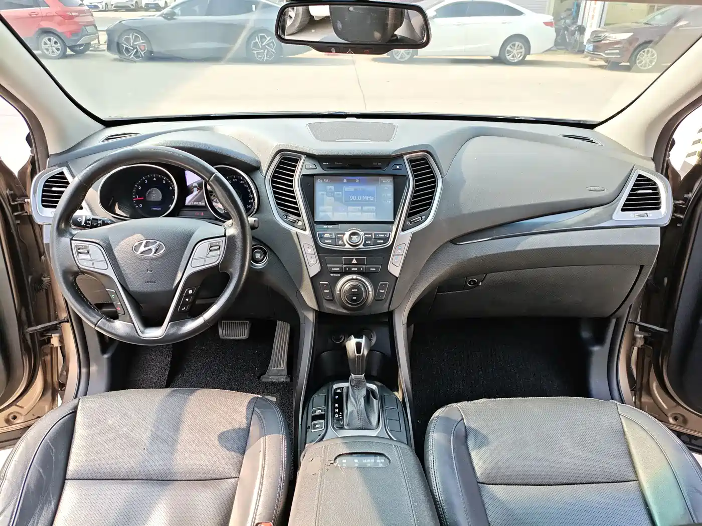 Фото 10 - Hyundai Santa Fe