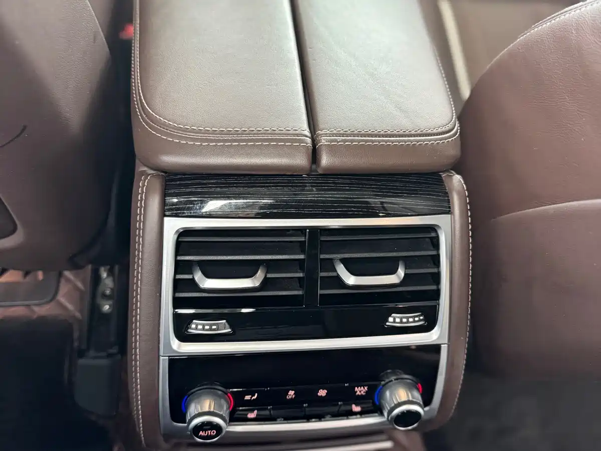 BMW 7 Series 2021 Model 730Li M Sport Package фото 12