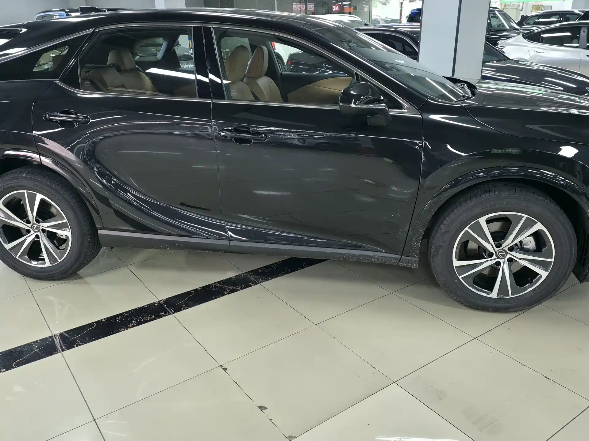 Фото 6 - Lexus RX