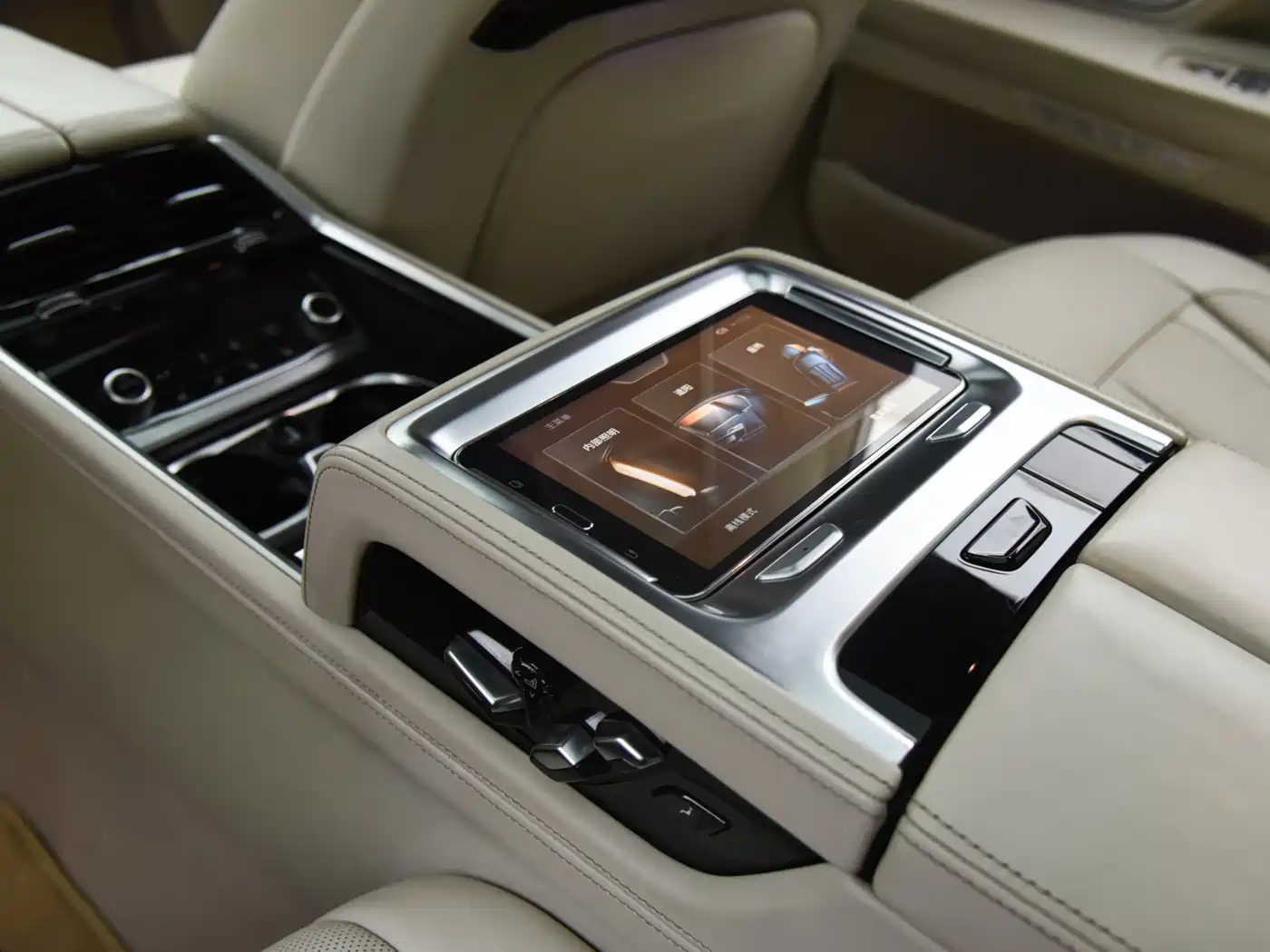 BMW 7 Series 2016 750Li xDrive 4-Seater фото 10
