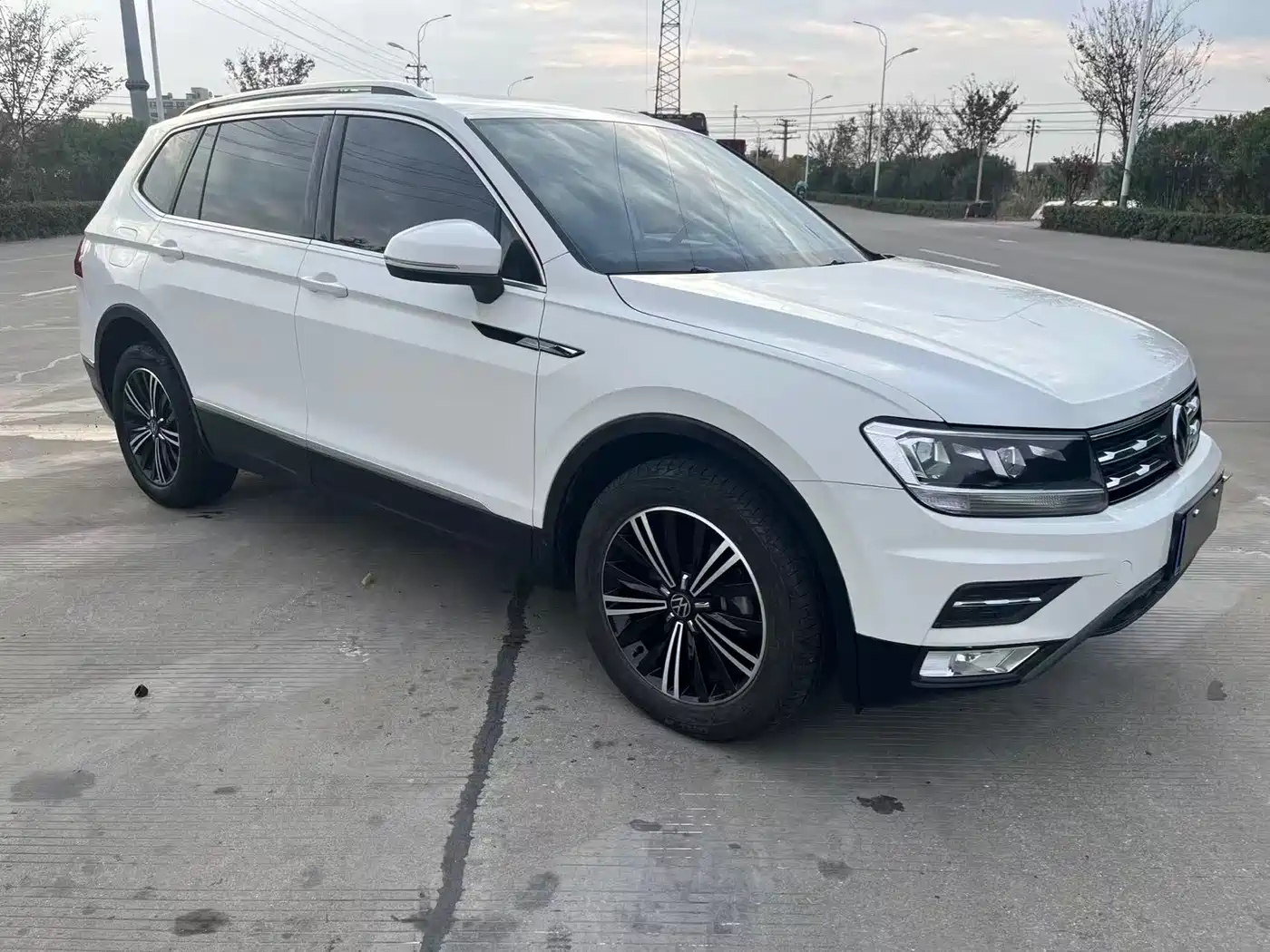 VOLKSWAGEN TIGUAN L