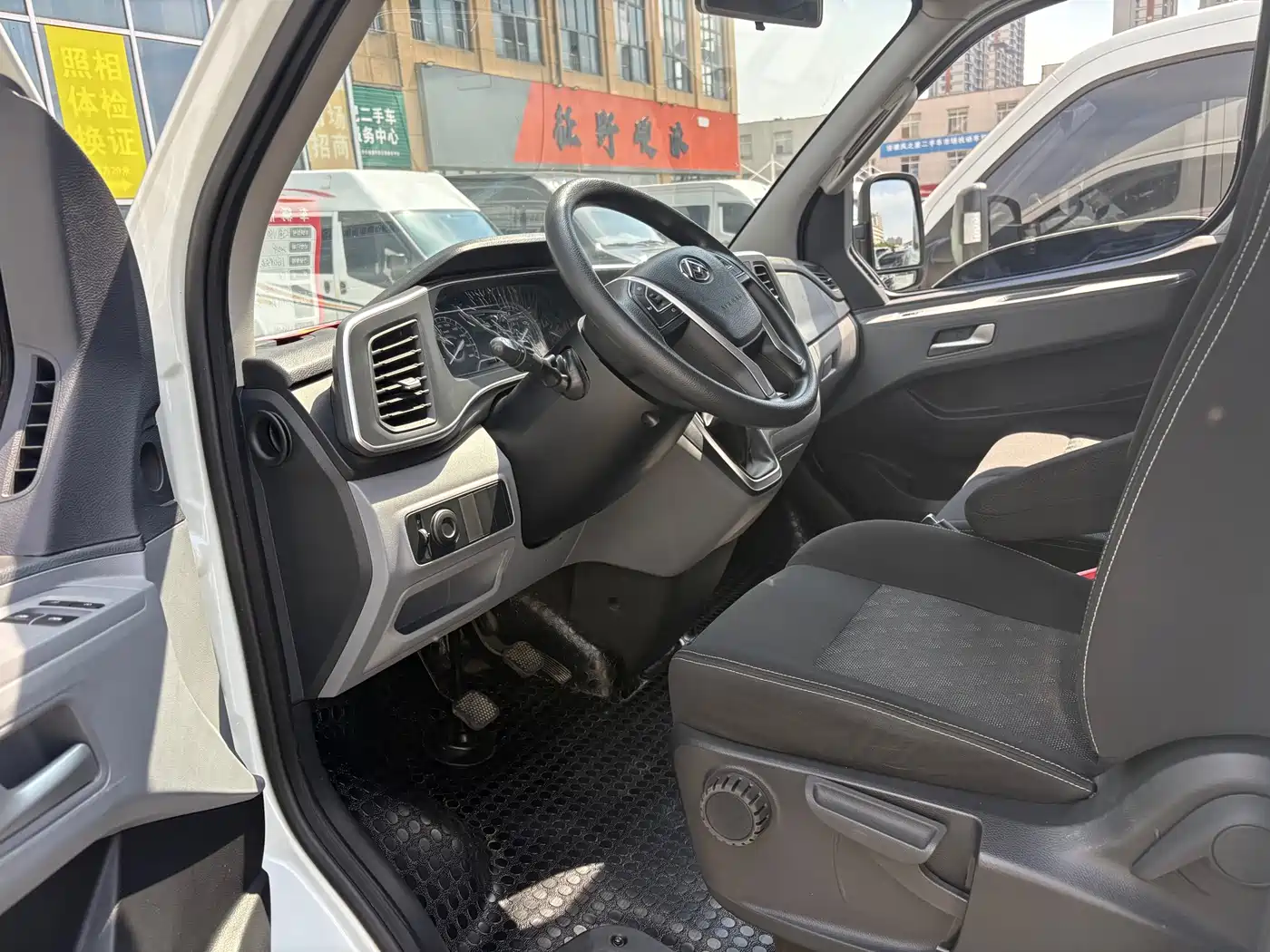 Photo 4 - SAIC Maxus Xintu V80