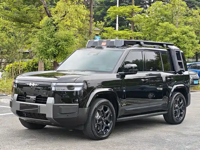  Fang Cheng Bao Titanium 7 2025 AWD Base Model