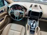 Photo 9 - Porsche Cayenne