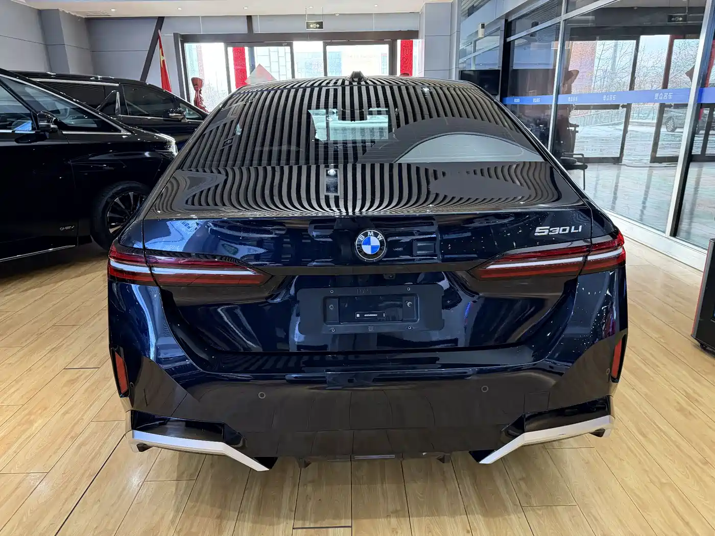 BMW 5 Series 2024 530Li Leading M Sport Package фото 12