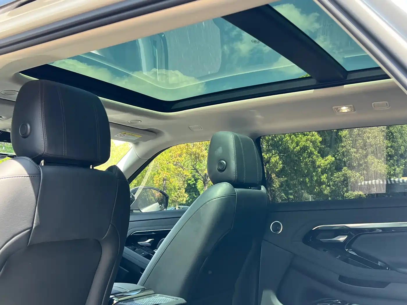 Land Rover Range Rover Evoque 2022 Range Rover Evoque L 249PS R-Dynamic Luxury Edition фото 10