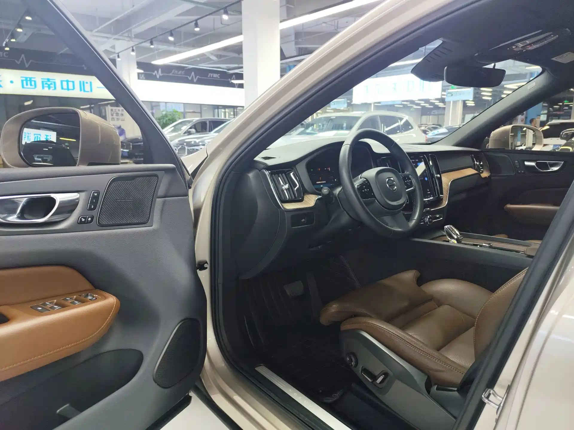 صورة 7 - Volvo XC60