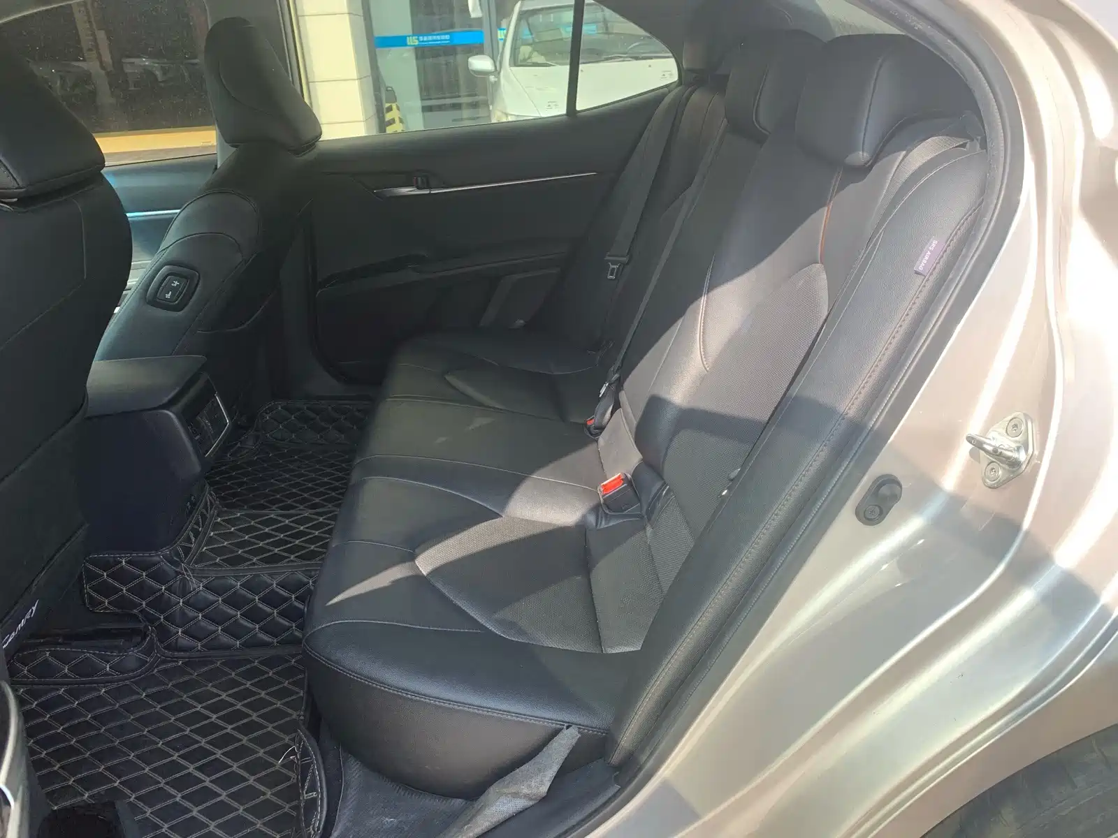 Фото 8 - Toyota Camry