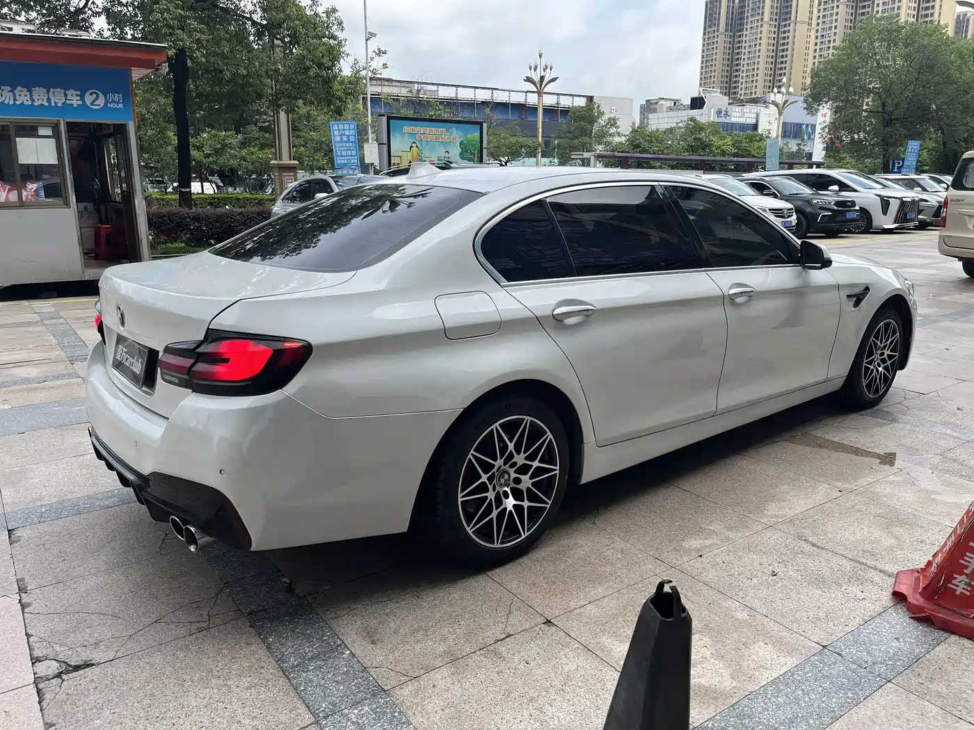 BMW 5 Series 2014 530Li Luxury Design Package фото 9