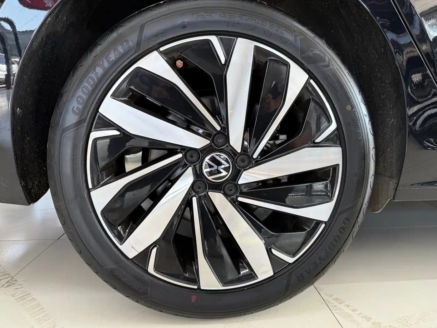 Volkswagen Passat 2023 330TSI Elite Edition фото 11