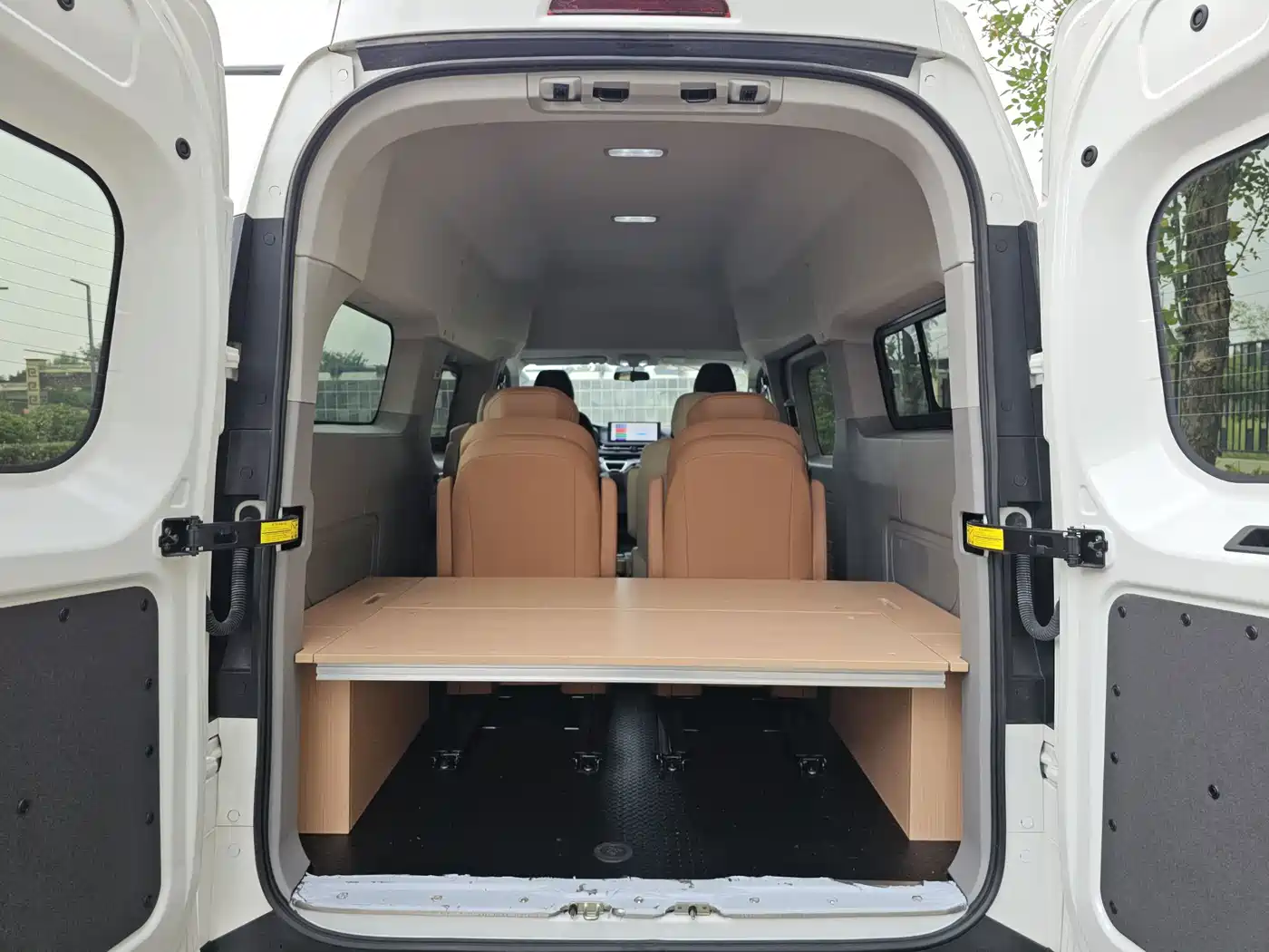 Maxus Xintu V70 2023 2023 Model 2.0T Elite Edition Automatic Long Wheelbase Medium Roof 6/7-Seater