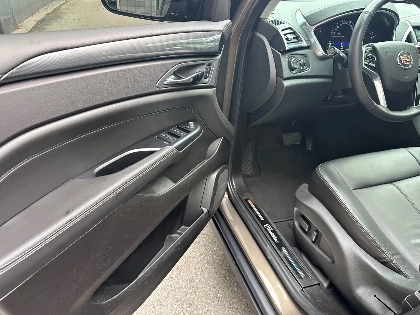 Photo 20 - Cadillac SRX