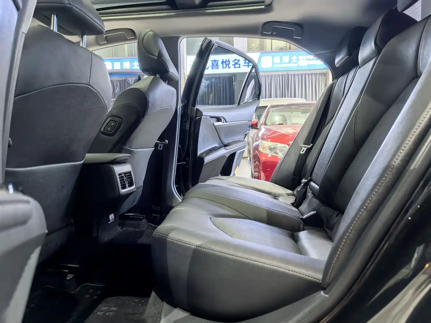 Toyota Camry 2021 2.5G Luxury Edition фото 11