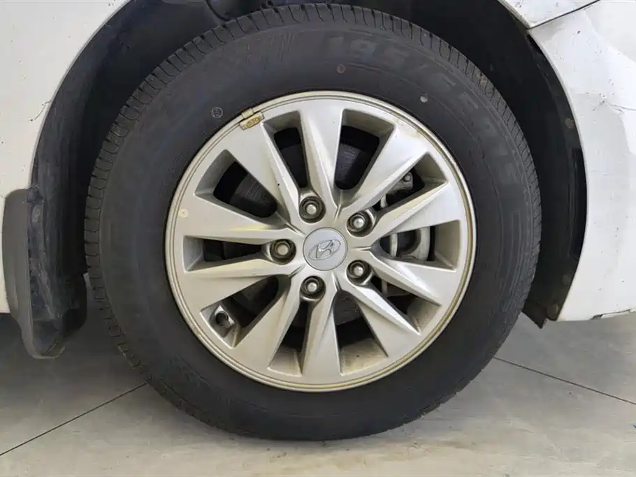 Hyundai Elantra 2018 1.6L Automatic Pleasing Edition GL China VI фото 6