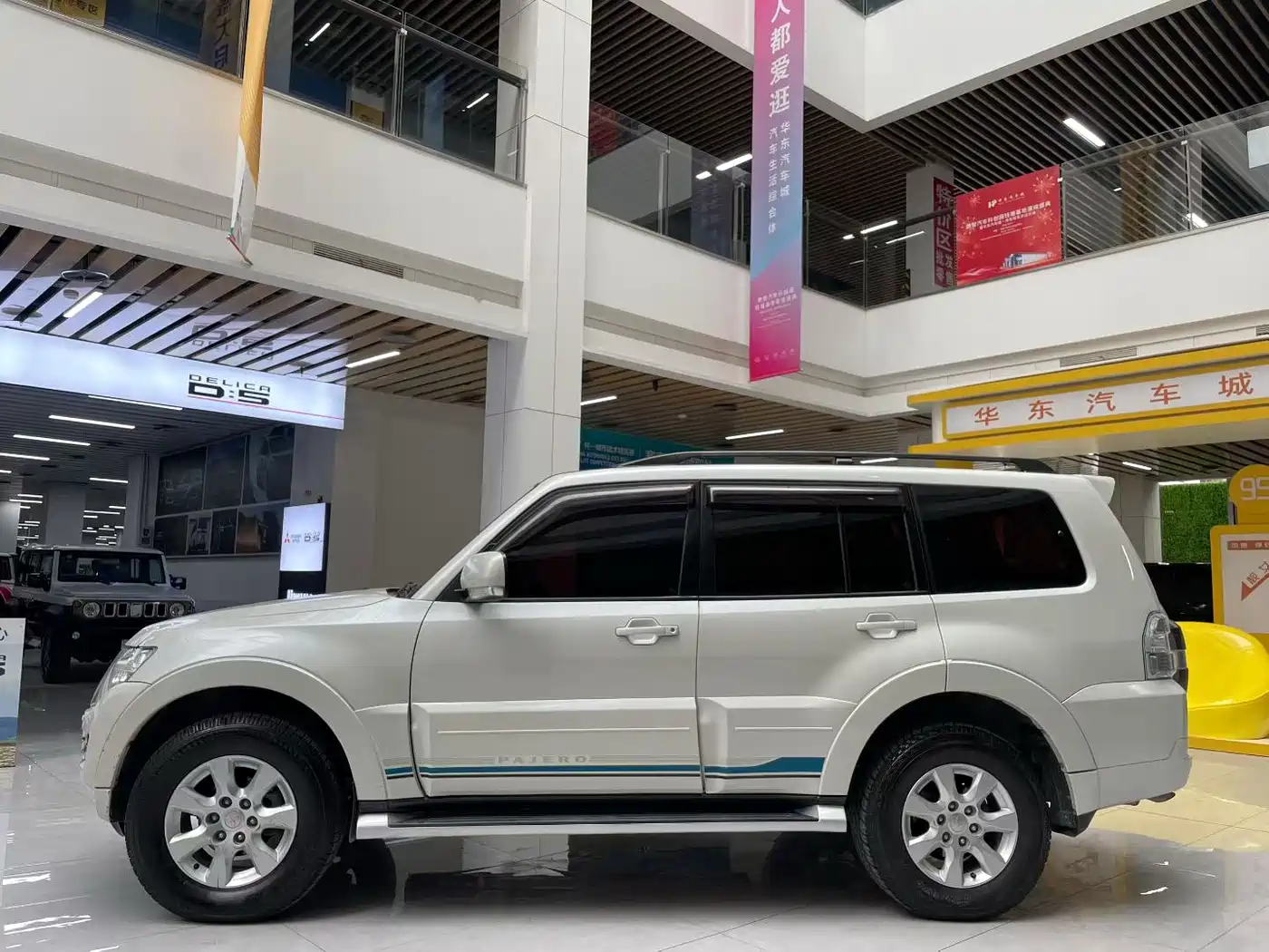 Mitsubishi Pajero (Import) 2018 3.0L Automatic Luxury Edition фото 5