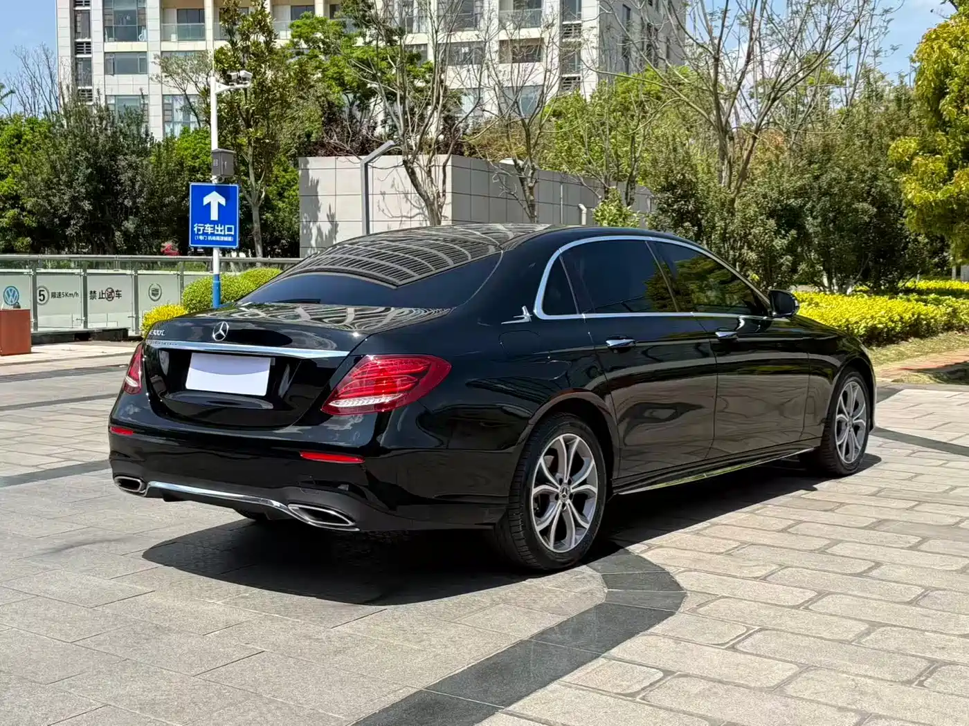 Mercedes-Benz E-Class 2019 E 300 L Sport Fashion фото 7