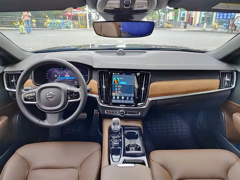 VOLVO S90 PLUG-IN HYBRID