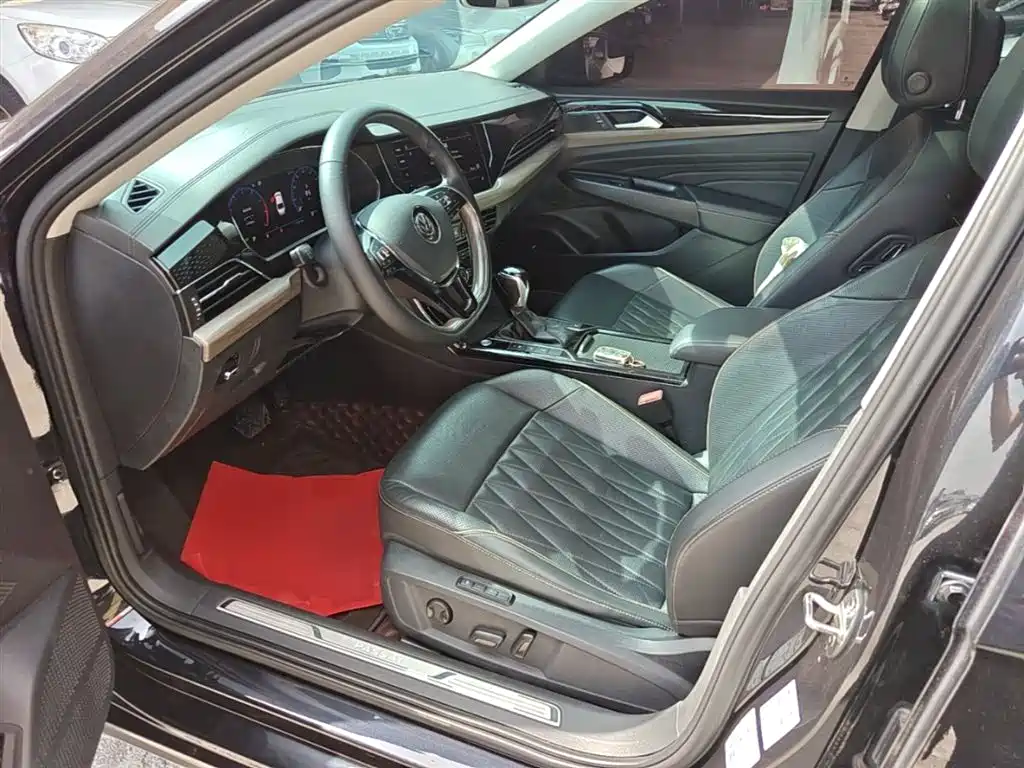 Volkswagen Passat 2019 330TSI Premium Edition China V фото 15