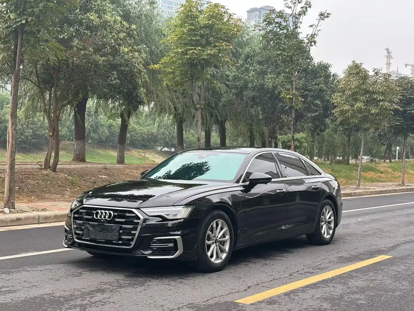 Фото 1 - Audi A6L