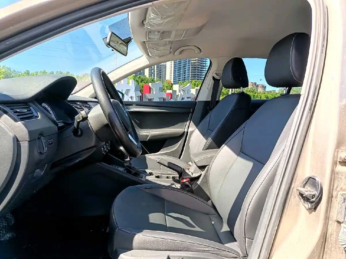 Škoda Octavia 2021 1.5L Automatic Comfort фото 12
