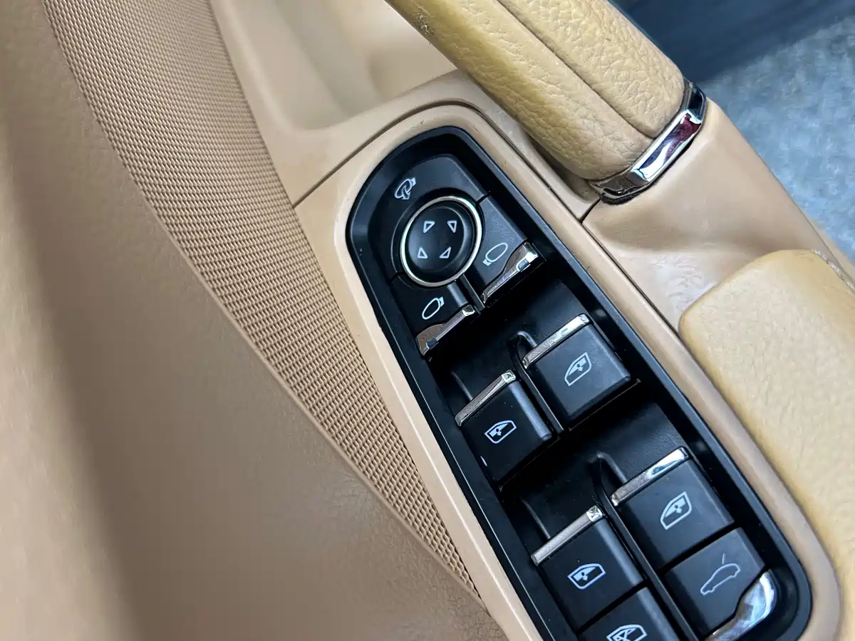 Porsche Cayenne 2016 Cayenne Platinum Edition 3.0T фото 26