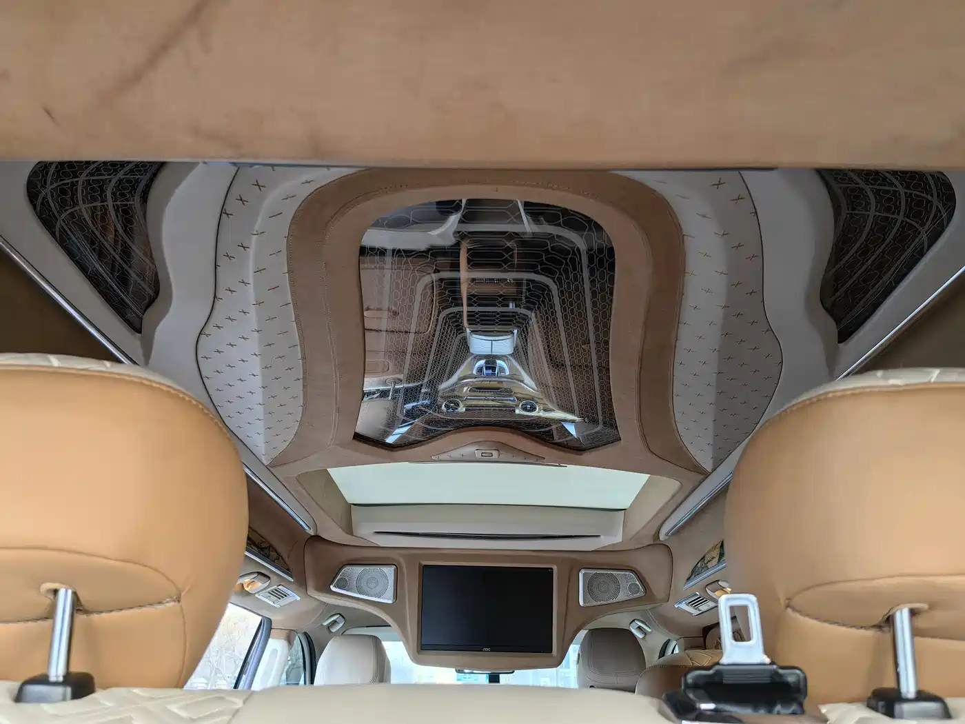 Mercedes-Benz V-Class 2018 V 260 L Premium Long Wheelbase Edition China VI фото 25