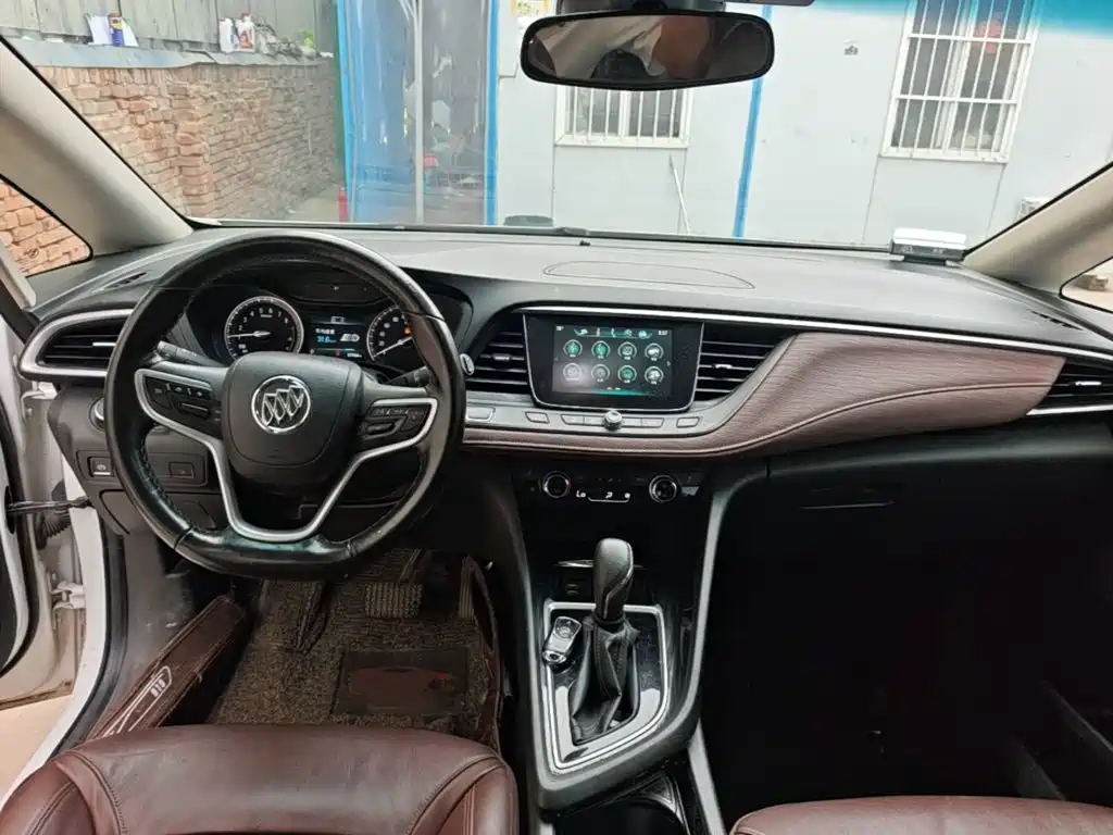 Photo 10 - Buick GL6