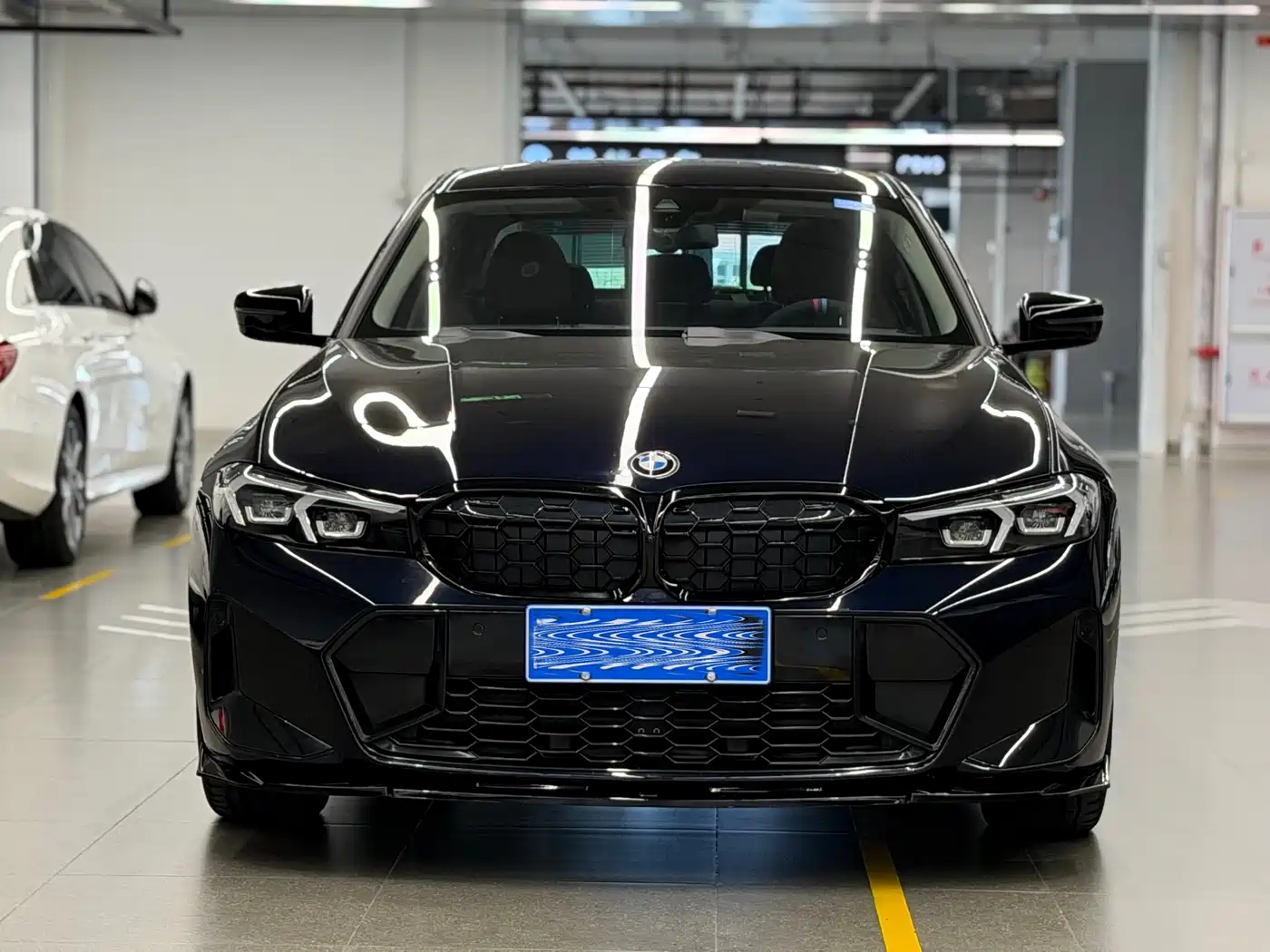 BMW 3 Series 2023 325Li M Sport Black Night Package фото 2