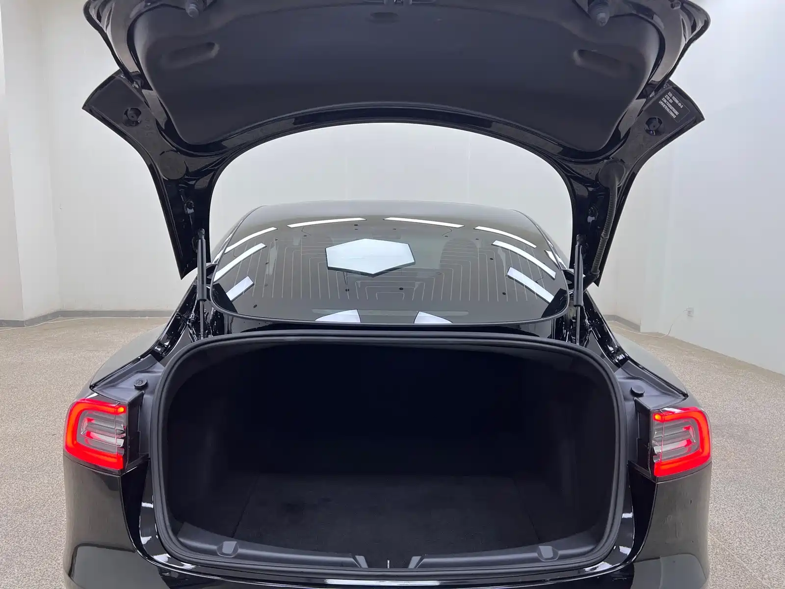 Фото 29 - Tesla Model 3