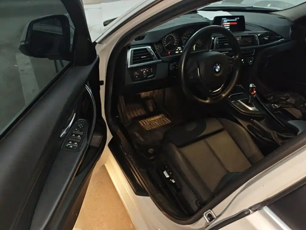 Фото 21 - BMW 3 Series
