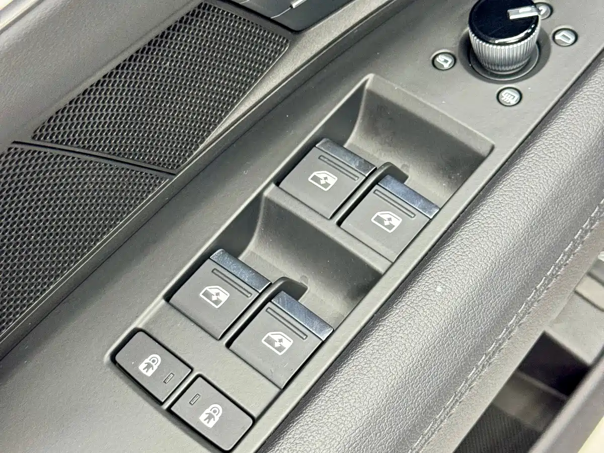 Audi e-tron GT 2024 2023 Base Model