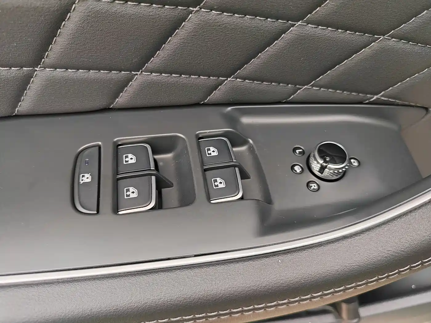 Hongqi HS5 2019 2.0T Smart Connect Enjoy Edition фото 16