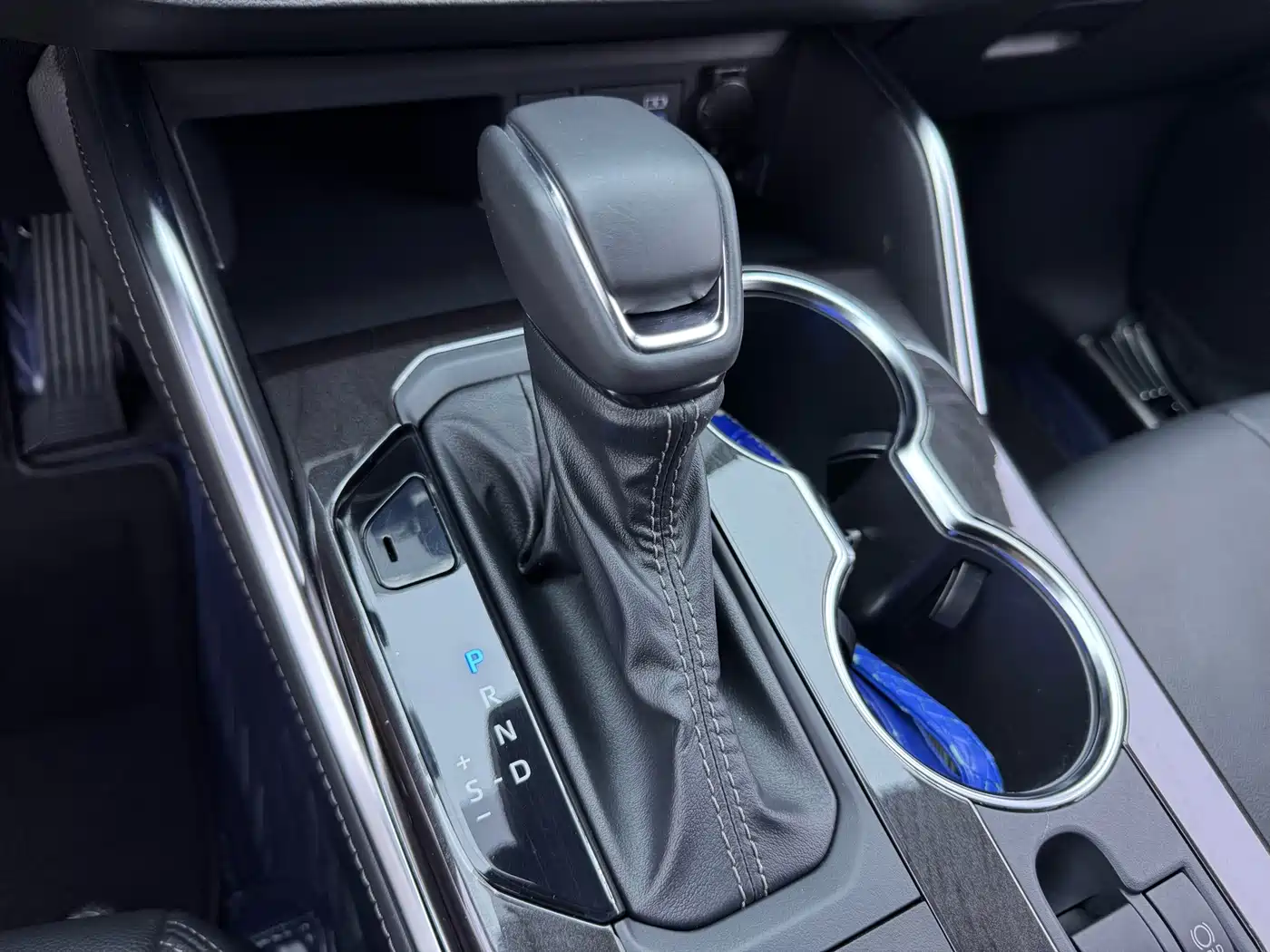Фото 9 - Toyota Crown Kluger