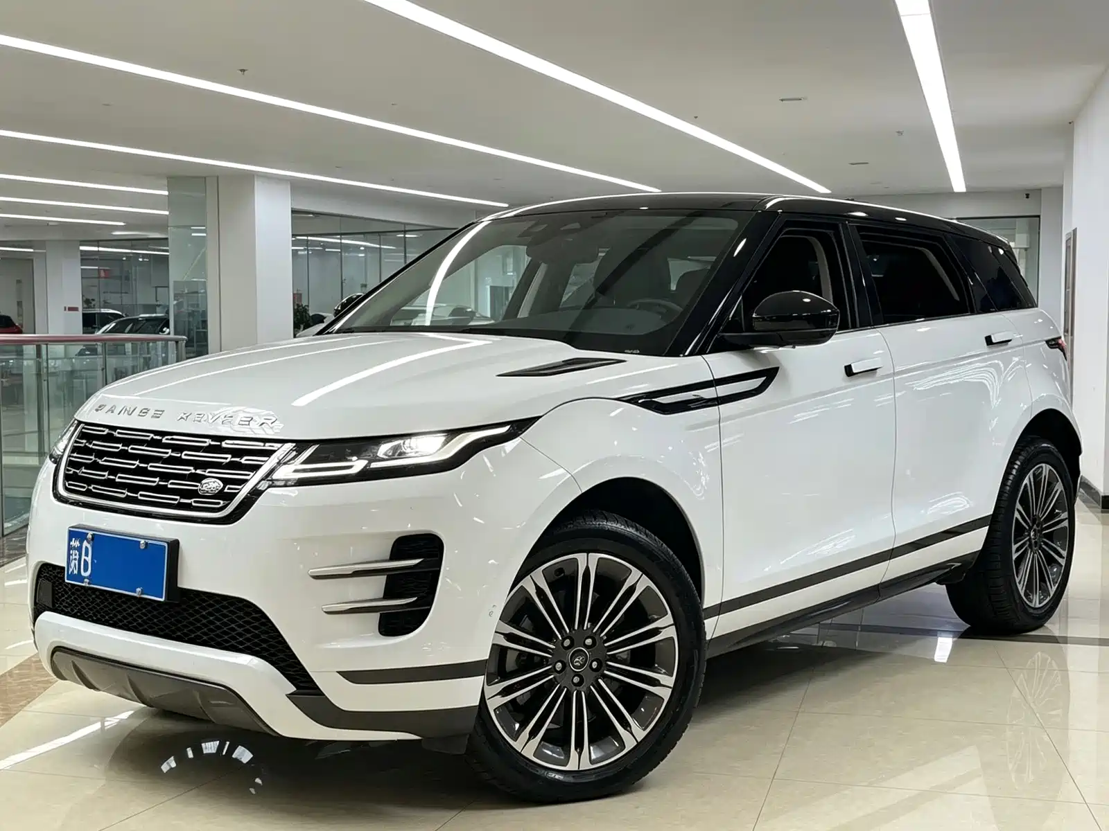 Photo 1 - Land Rover Range Rover Evoque