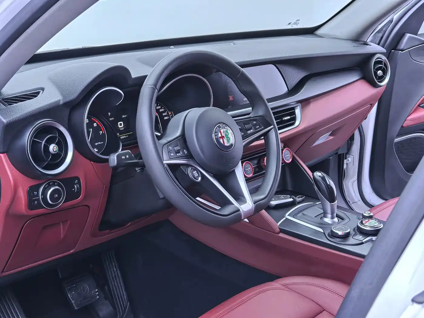 Alfa Romeo Stelvio 2019 2017 2.0T 200HP Elite