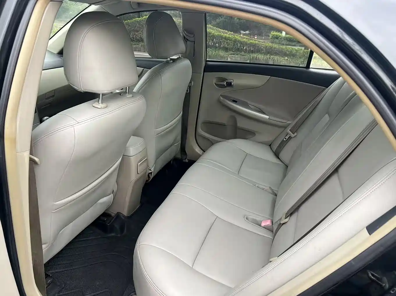 Toyota Corolla 2013 Special Edition 1.6L Manual Ultimate Cool GL фото 10