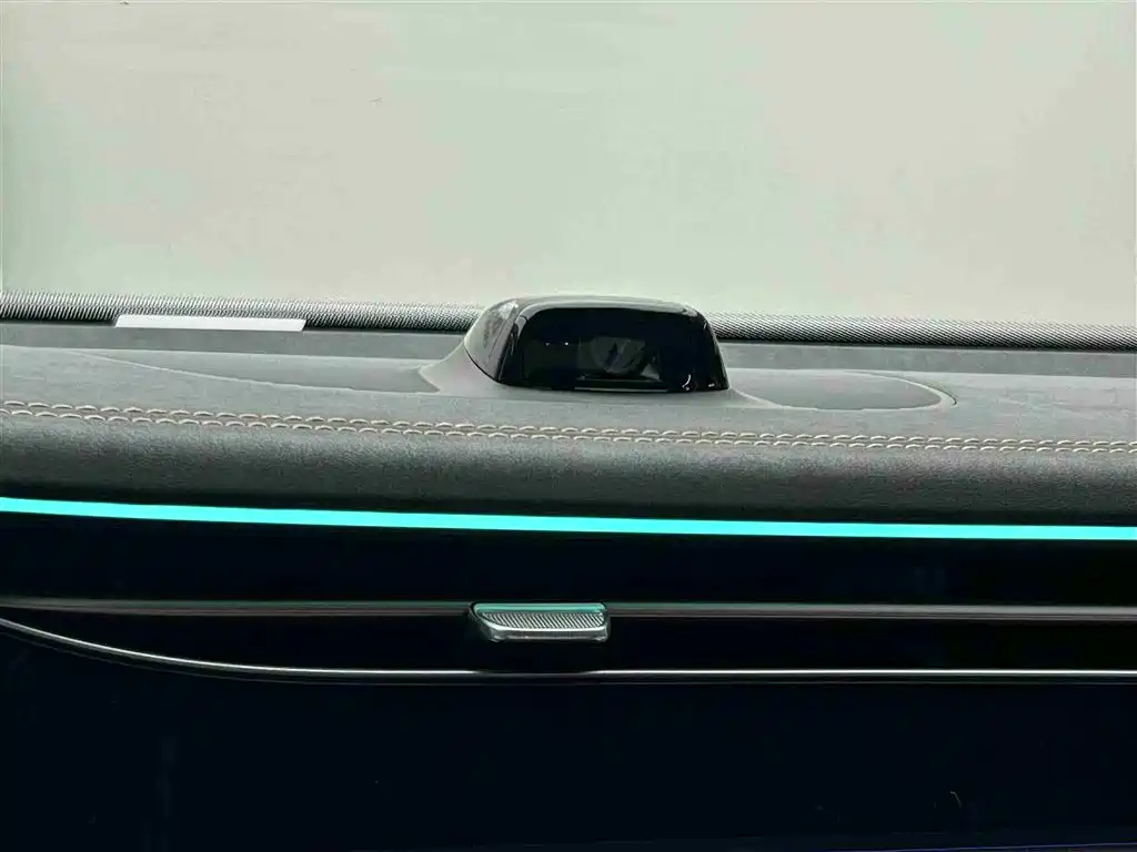 MERCEDES-BENZ EQS SUV