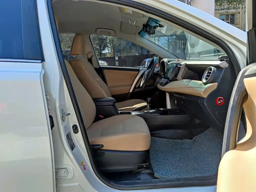 Photo 8 - Toyota RAV4 Rongfang