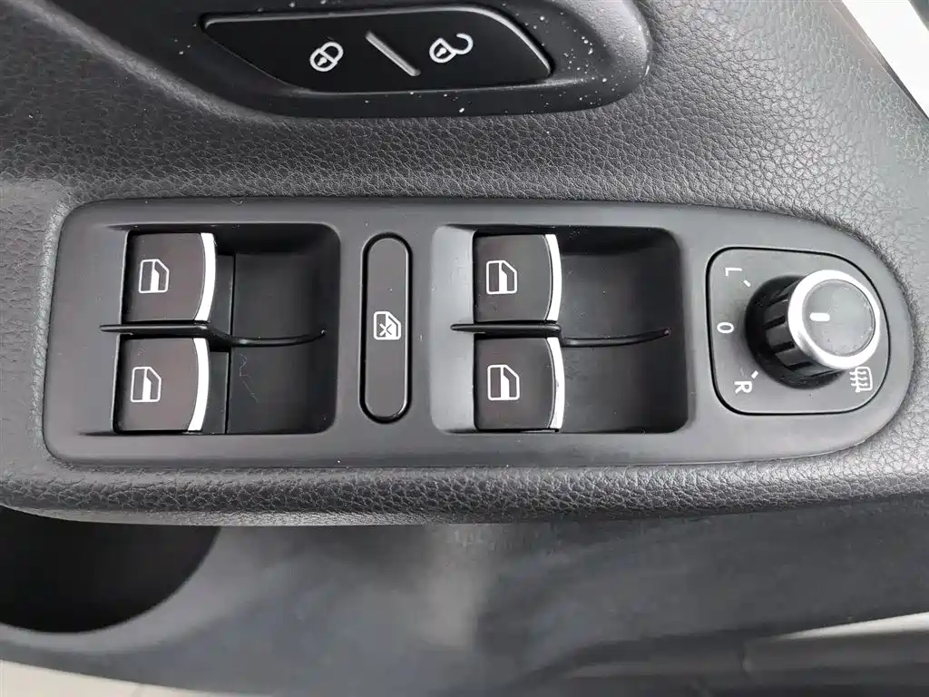 Volkswagen Golf 2012 1.6 Manual Comfort Type фото 9