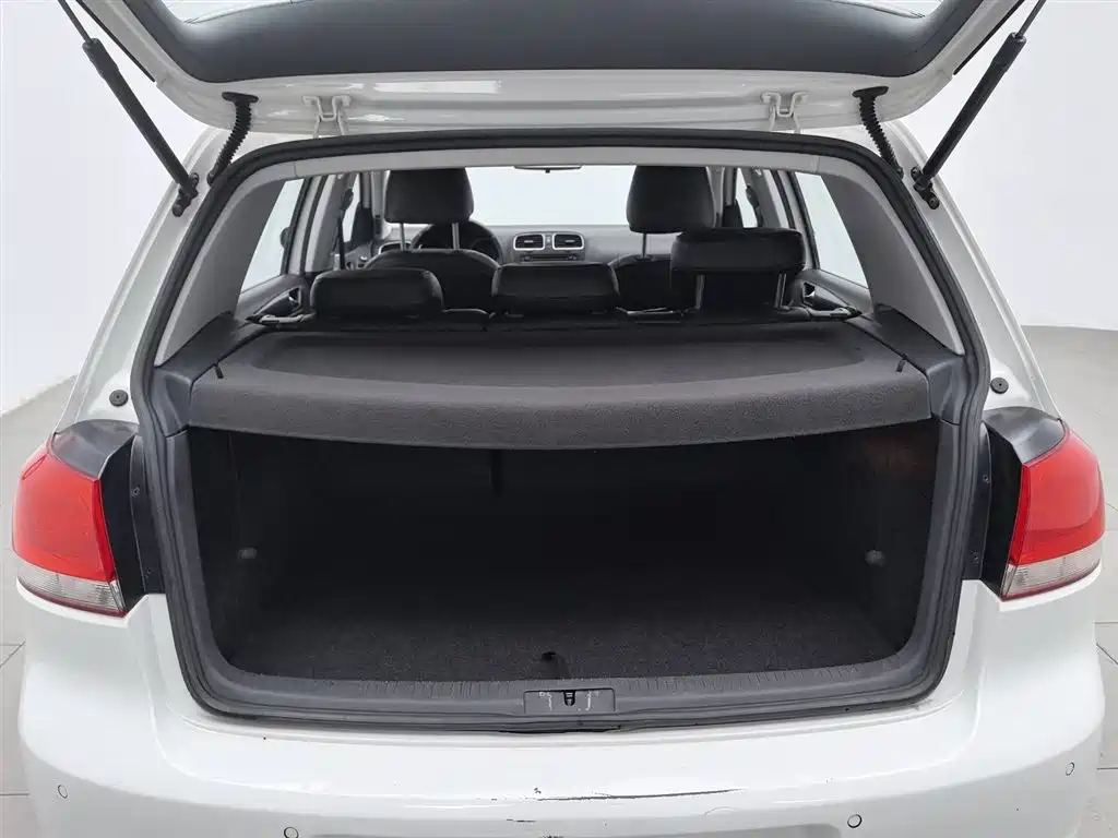 Volkswagen Golf 2012 1.6 Manual Comfort Type фото 16