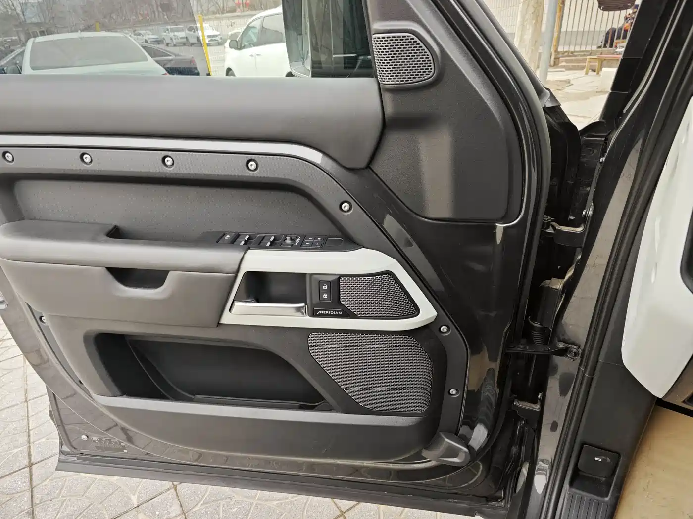 Land Rover Defender 2023 Model 110 3.0T P400 X-DYNAMIC HSE фото 18