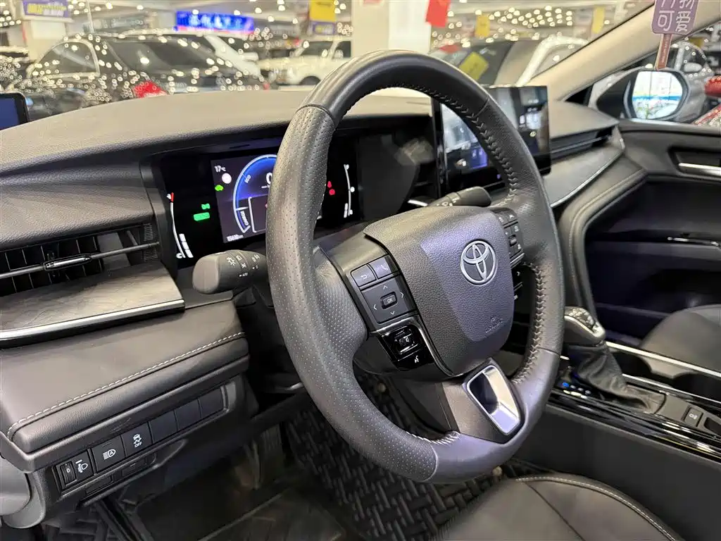 Toyota Camry 2024 Hybrid 2.0HGVP Luxury Edition фото 19