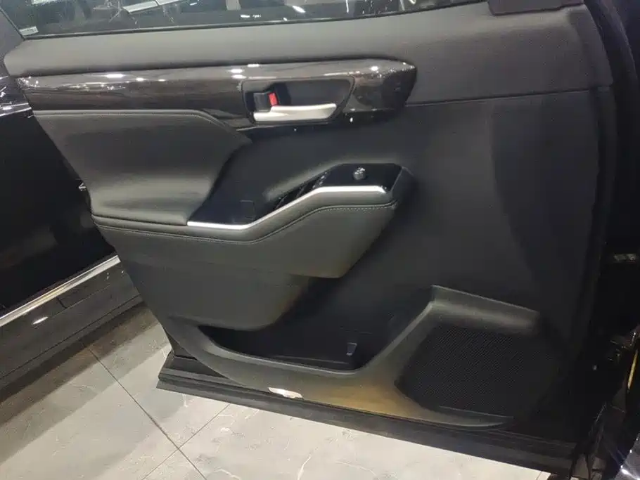 Toyota Crown Kluger 2024 2023 2.5L HEV AWD Luxury Edition