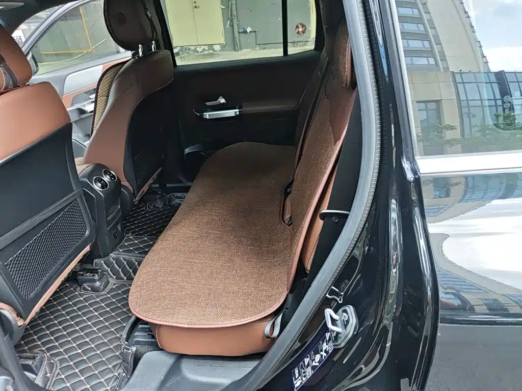 Photo 13 - Mercedes-Benz GLB
