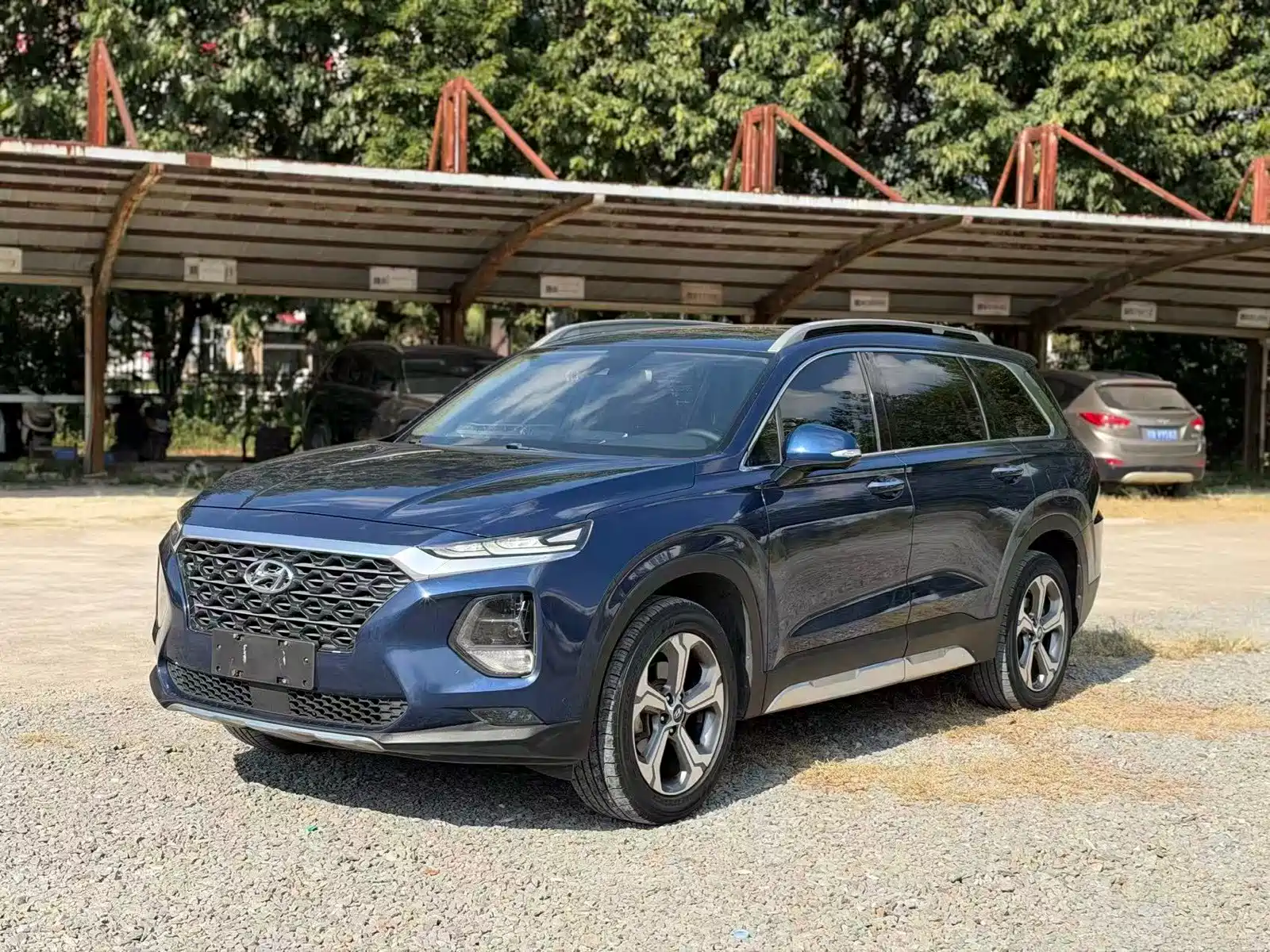 Photo 1 - Hyundai Santa Fe